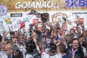 Jogadores do Atlético-GO comemoram conquista do Campeonato Goiano e já pensam na LDU pela Sul-Americana (Foto: Isabela Azine/Feras do Esporte)