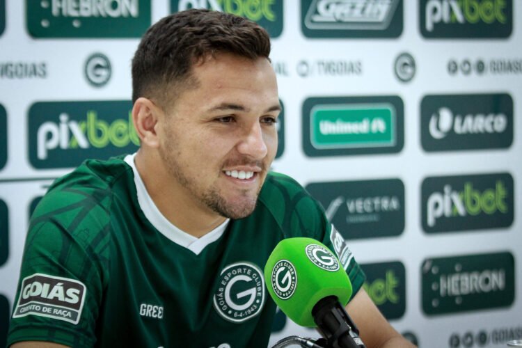 Dadá Belmonte comemora primeiro gol no Goiás e projeta sequência na Série A: "buscar nossos objetivos"