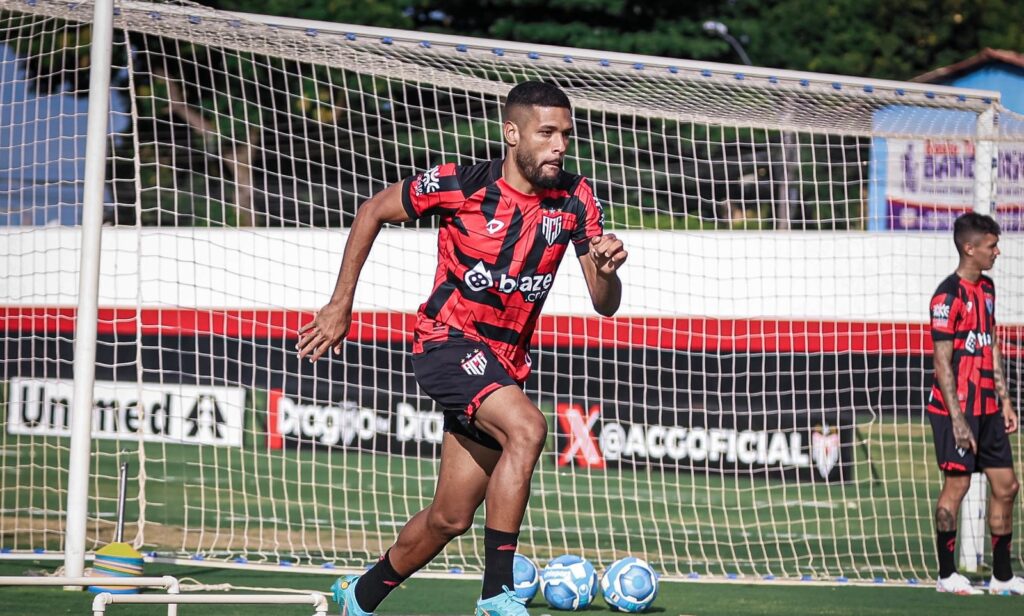 Preparação do Dragão! Rhaldney comenta sobre a importância da disciplina nas férias e projeta 2024 do Atlético-GO: “fazer mais um ano brilhante”