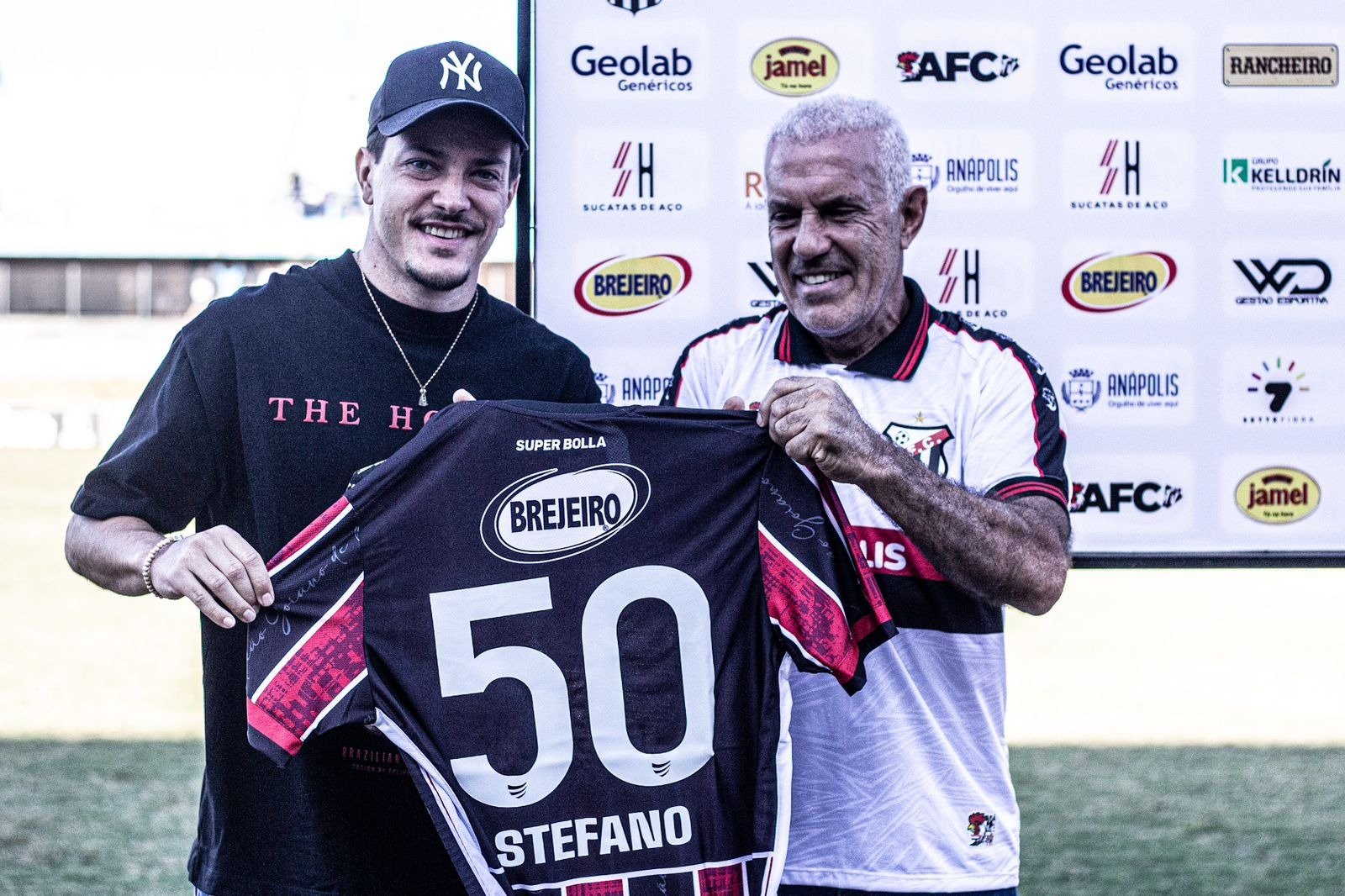 Grande feito! Stefano Moretti celebra marca de 50 jogos pelo Anápolis: "Identificação muito forte"