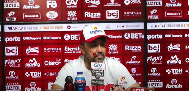 Técnico do Vila Nova avalia falta de equilíbrio entre defesa e ataque colorado: "É um trabalho diário árduo"