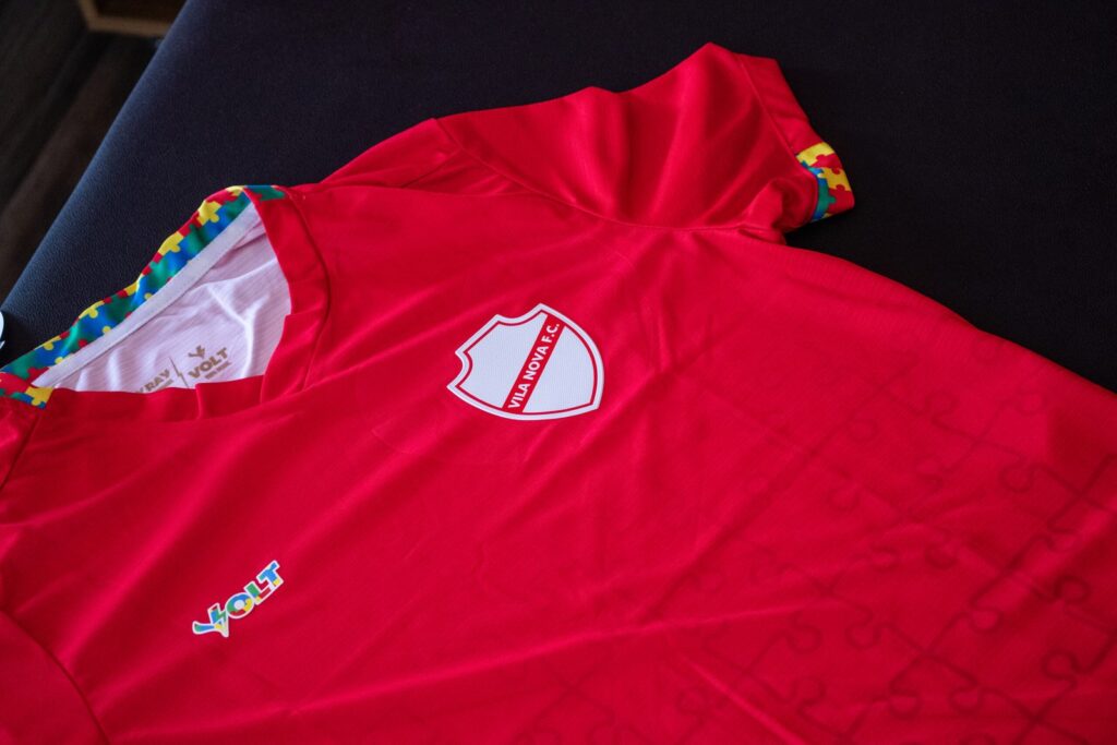 Vila Nova lança camisa em apoio à causa autista