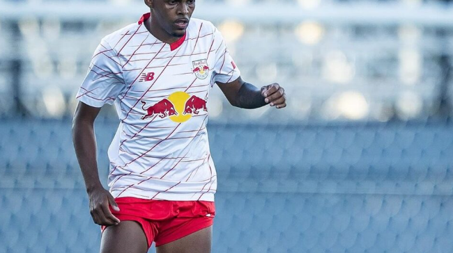 Vila Nova acerta com atacante do Bragantino