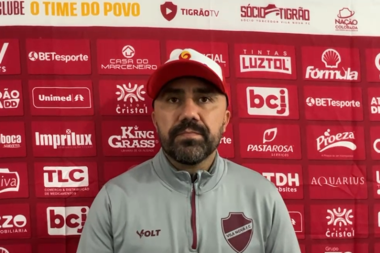 Luizinho Lopes comenta derrota do Vila Nova para Ponte Preta: "Pagamos um preço caro por não sermos eficazes"