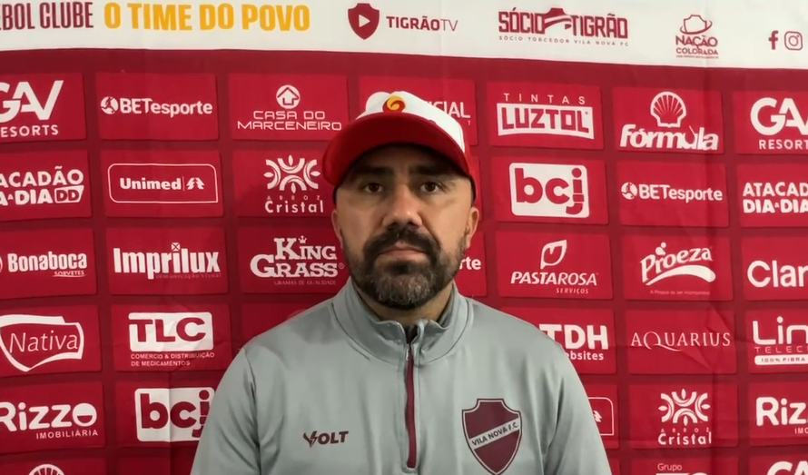 Luizinho Lopes comenta derrota do Vila Nova para Ponte Preta: "Pagamos um preço caro por não sermos eficazes"