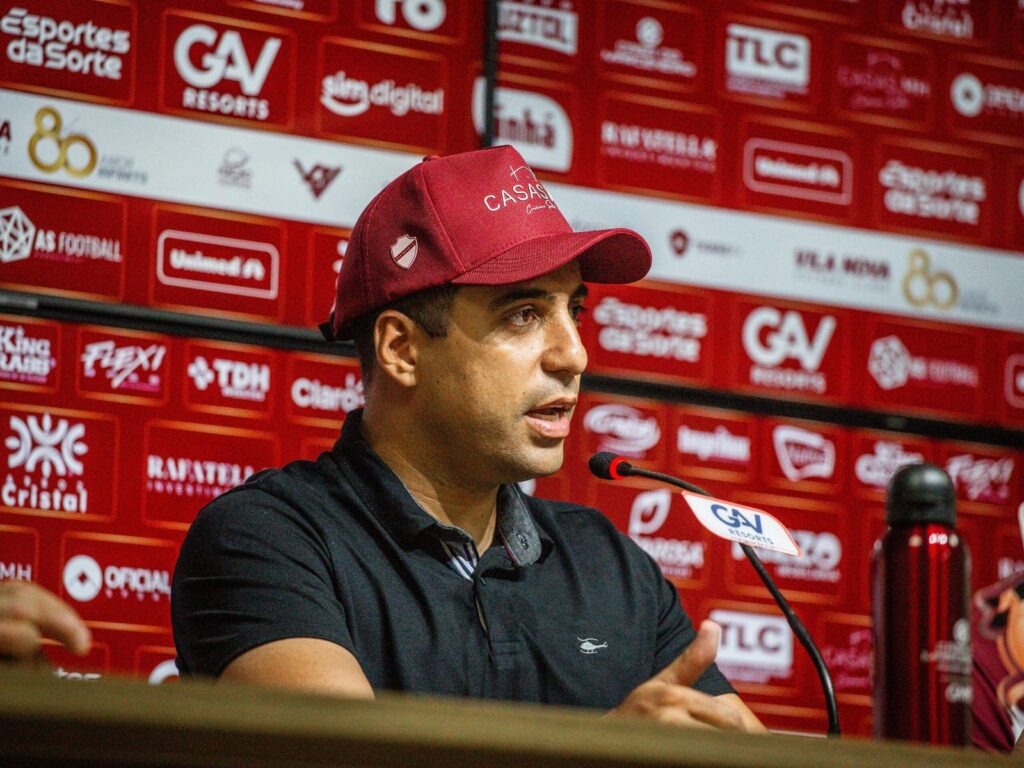 Hugo Jorge Bravo avalia arbitragem do confronto entre Vila Nova e Santos