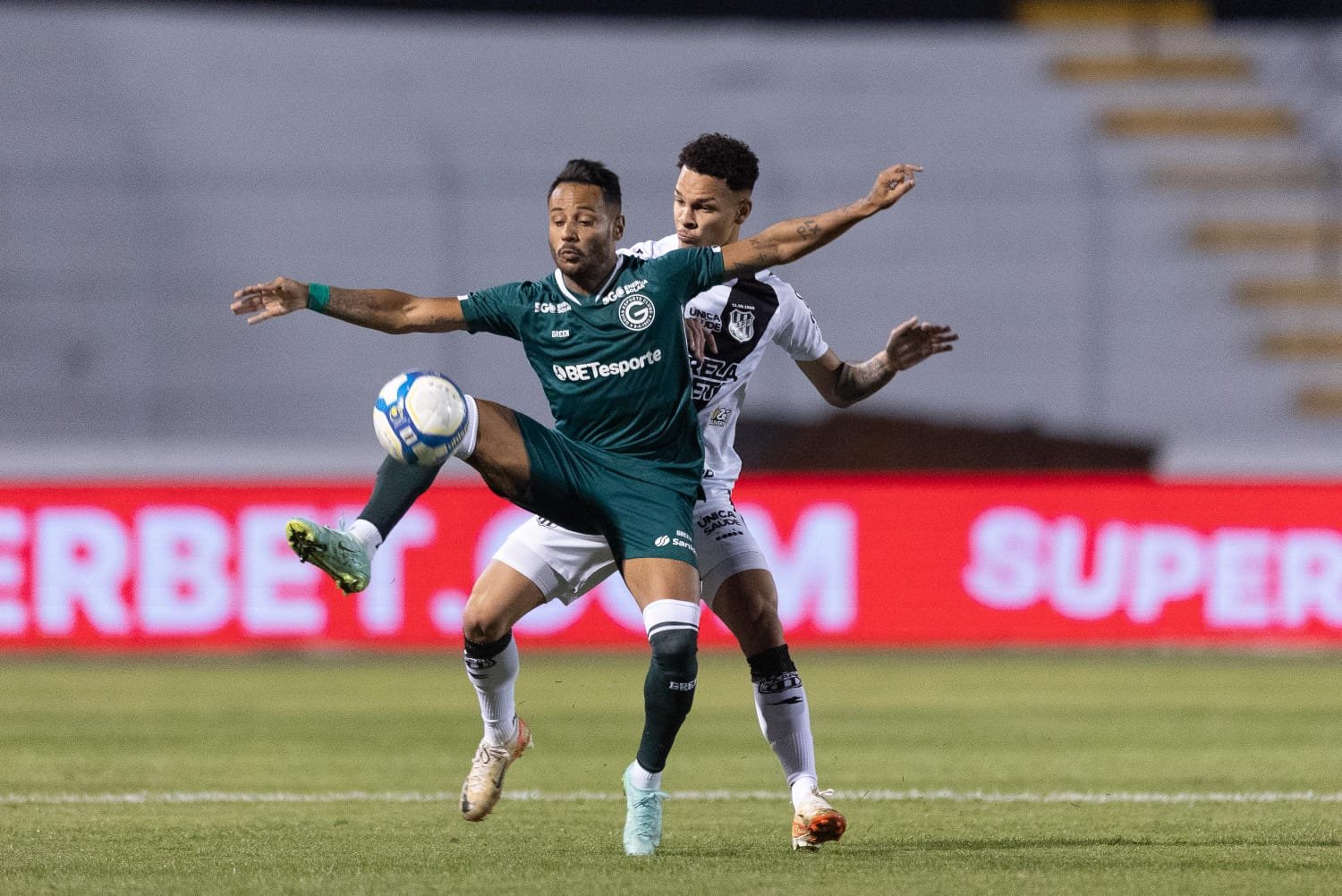 Matheus Gonçalves marca e Goiás derrota Ponte Preta fora de casa