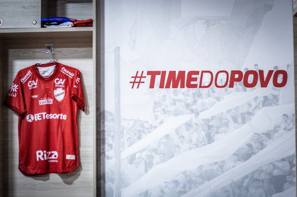 Luizinho Lopes define elenco do Vila Nova para finalizar 1º turno