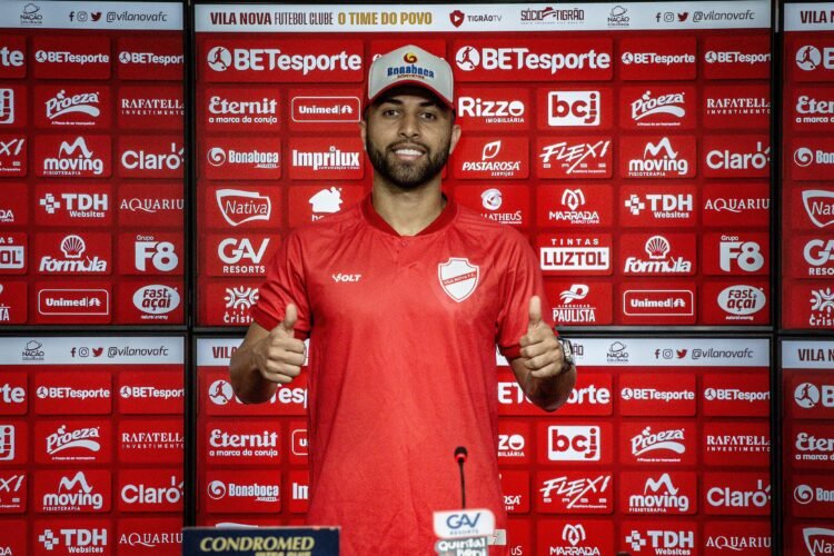 Gabriel Silva é oficialmente apresentado pelo Vila Nova