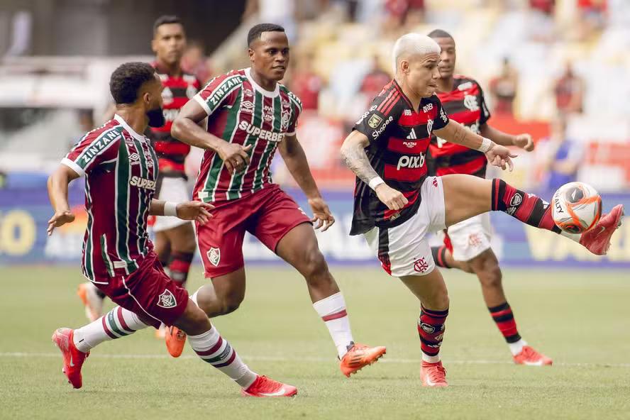 Luiz Araújo em momento do clássico — Foto: Adriano Fontes/Flamengo