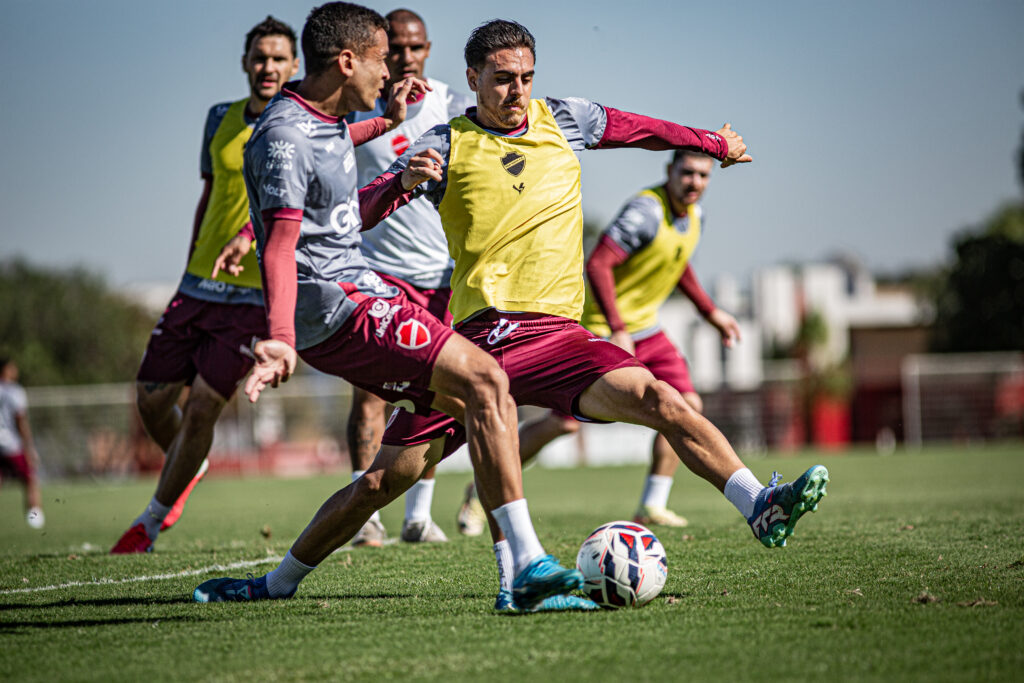 Vila Nova embarca para o Rio de Janeiro com foco em mais uma vitória fora de casa