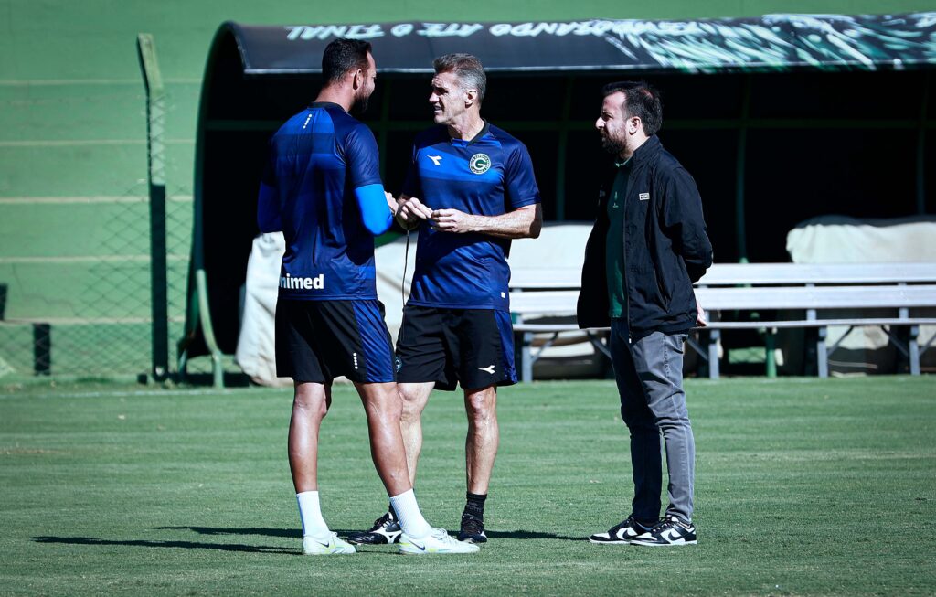 Com baixas, Mancini tem dúvida para escalar o Goiás para o clássico contra o Vila Nova